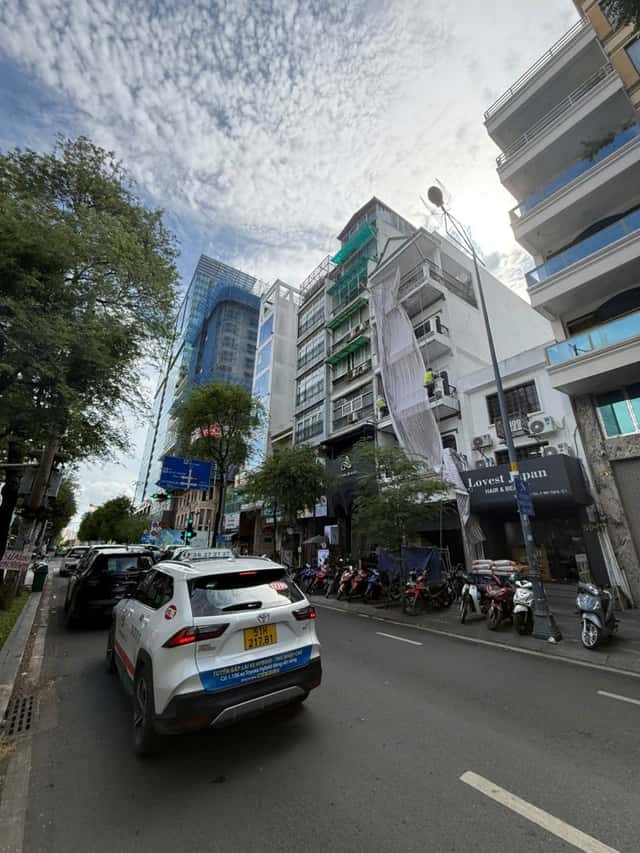 Bán nhà mặt tiền Lê Thánh Tôn Quận 1, TP.HCM – giá 100 tỷ Bán nhà mặt tiền Lê Thánh Tôn Quận 1, TP.HCM – giá 100 tỷ