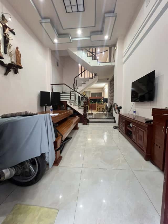 Bán nhà mặt tiền lạc Long Quân Quận 11, TP.HCM – 4 phòng ngủ, giá 8 tỷ