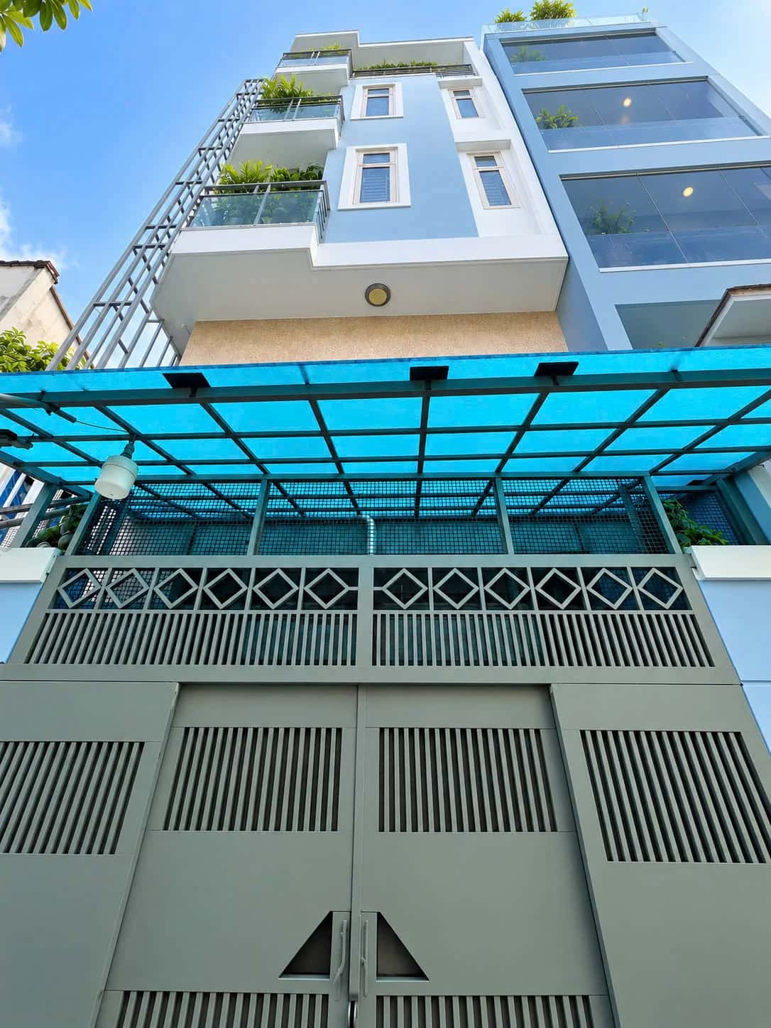 Bán nhà hẻm Xóm Chiếu Quận 4, TP.HCM – 8 phòng ngủ, giá 7.3 tỷ
