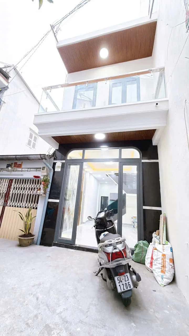 Bán nhà hẻm Đường Vĩnh Hội Quận 4, TP.HCM – 2 phòng ngủ, giá 4.3 tỷ