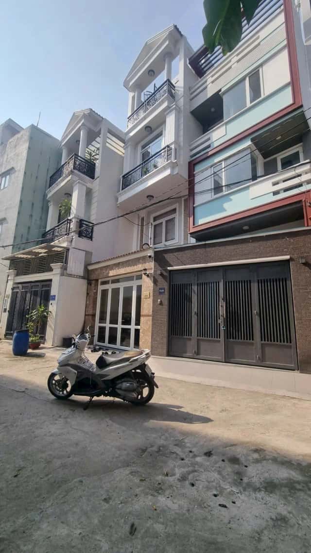 Bán nhà mặt tiền QL13 - Cầu Vượt Thành phố Thủ Đức, TP.HCM – 4 phòng ngủ, giá 7 tỷ