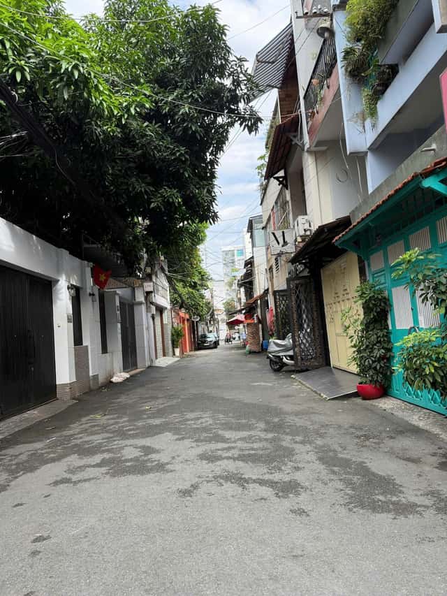 Bán nhà hẻm Nguyễn Văn Trỗi Quận Phú Nhuận, TP.HCM – 11 phòng ngủ, giá 13.5 tỷ Bán nhà hẻm Nguyễn Văn Trỗi Quận Phú Nhuận, TP.HCM – 11 phòng ngủ, giá 13.5 tỷ