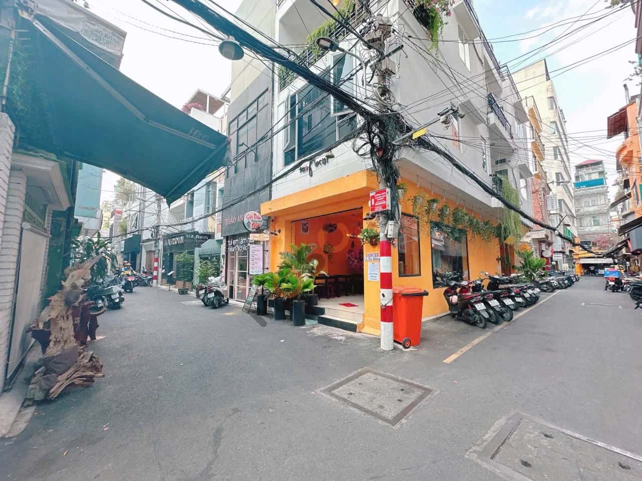 Bán nhà hẻm 149/18 Đường Lê Thị Riêng Quận 1, TP.HCM – 3 phòng ngủ, giá 28.5 tỷ — Hình 2 Bán nhà hẻm 149/18 Đường Lê Thị Riêng Quận 1, TP.HCM – 3 phòng ngủ, giá 28.5 tỷ — Hình 2