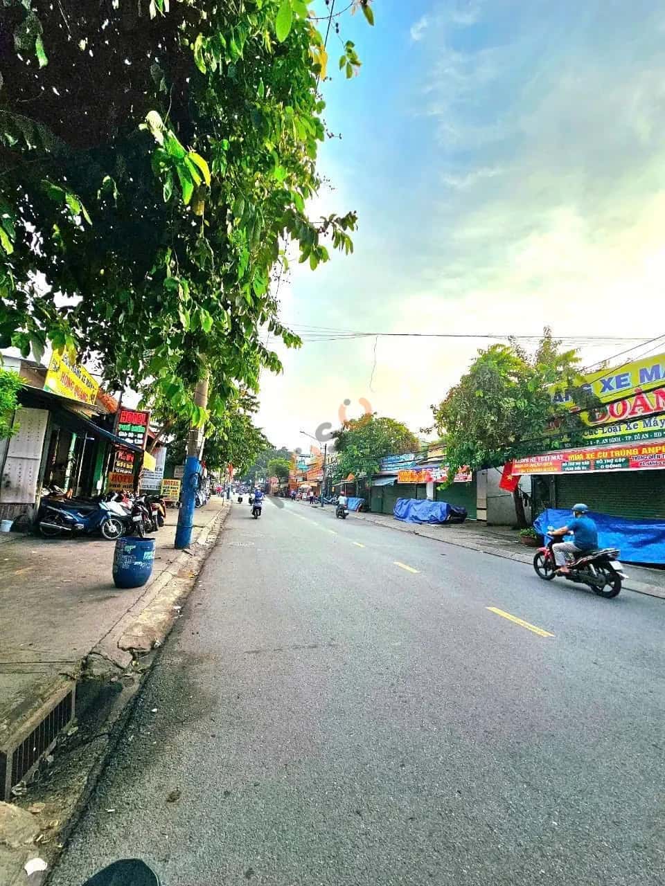 Bán nhà mặt tiền Đường Nguyễn Tri Phương Thành phố Dĩ An, Bình Dương – 6 phòng ngủ, giá 14 tỷ — Hình 2 Bán nhà mặt tiền Đường Nguyễn Tri Phương Thành phố Dĩ An, Bình Dương – 6 phòng ngủ, giá 14 tỷ — Hình 2