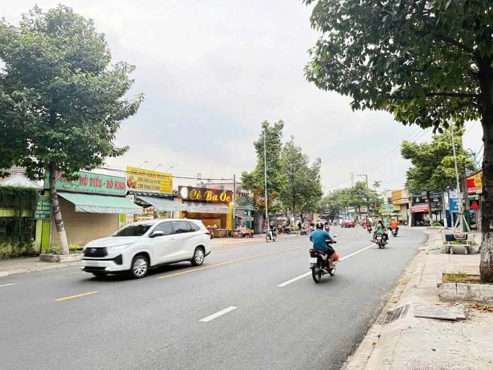 Bán nhà mặt tiền Lê Hồng Phong Thành phố Dĩ An, Bình Dương – 2 phòng ngủ, giá 17 tỷ — Hình 2
