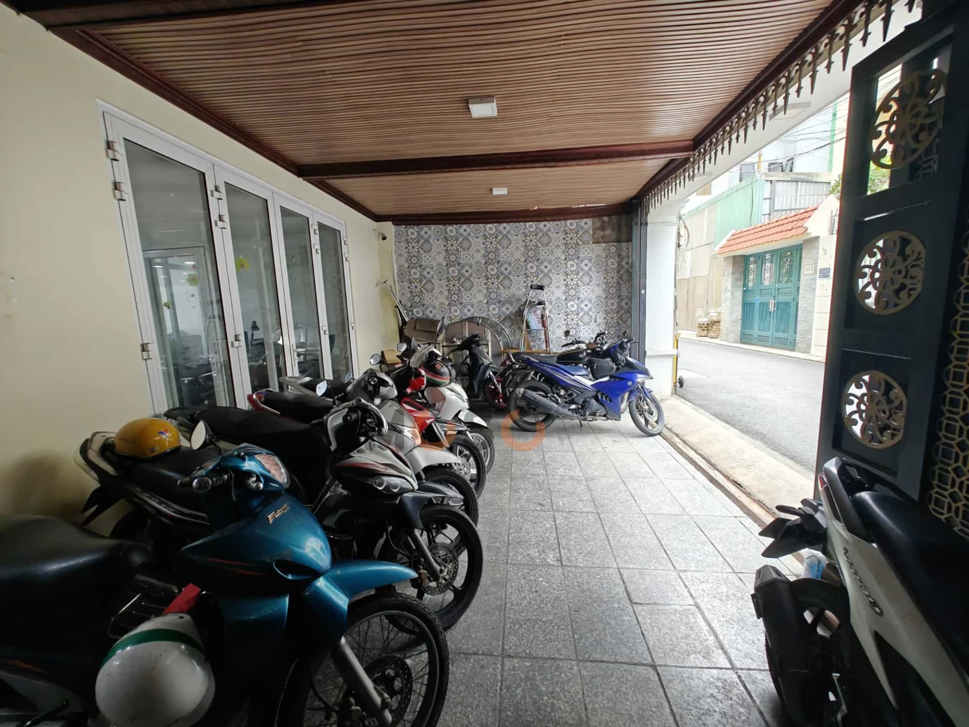Bán nhà hẻm đường C18 Quận Tân Bình, TP.HCM – 6 phòng ngủ, giá 23.5 tỷ — Hình 2