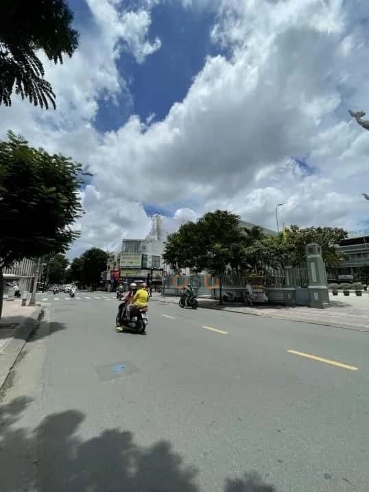 Bán nhà mặt tiền Nguyễn Văn Đậu  Quận Bình Thạnh, TP.HCM – 3 phòng ngủ, giá 24 tỷ — Hình 3