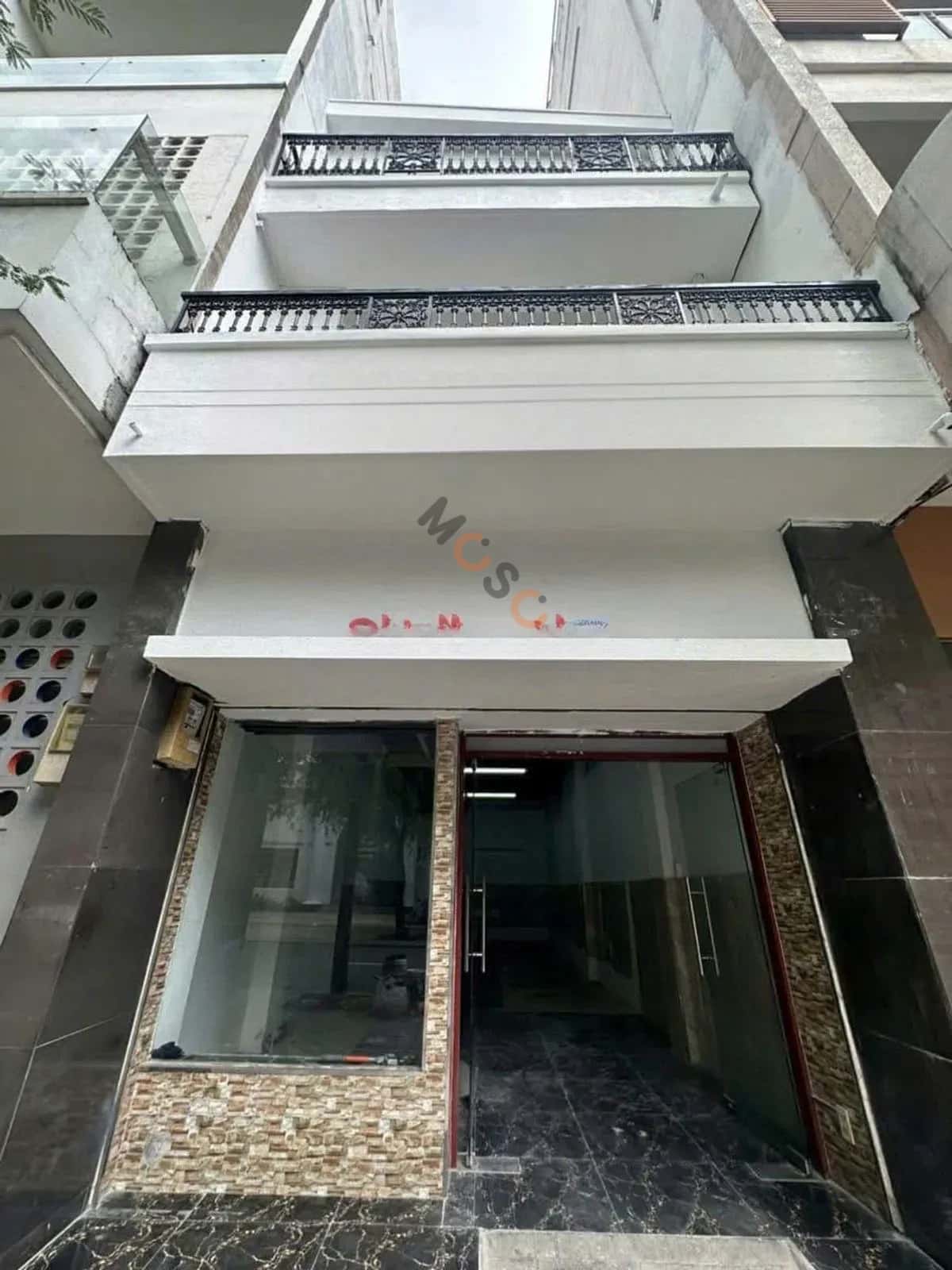 Cho thuê nhà mặt tiền Lê Thánh Tôn Quận 1, TP.HCM – giá 150 triệu