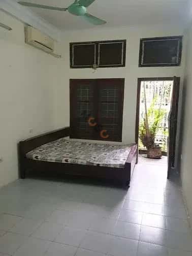 Cho thuê nhà hẻm Đội Cấn Quận Ba Đình, Hà Nội – 2 phòng ngủ, giá 9.5 triệu — Hình 2