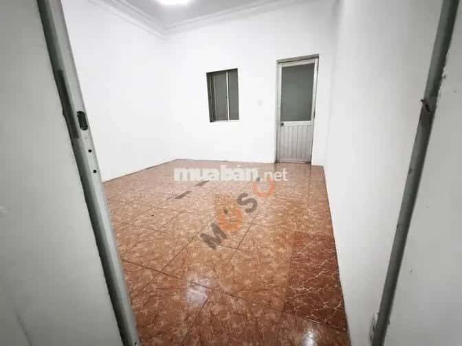 Cho thuê nhà hẻm Quận 11, Ho Chi Minh – 4 phòng ngủ, giá 25 triệu — Hình 2