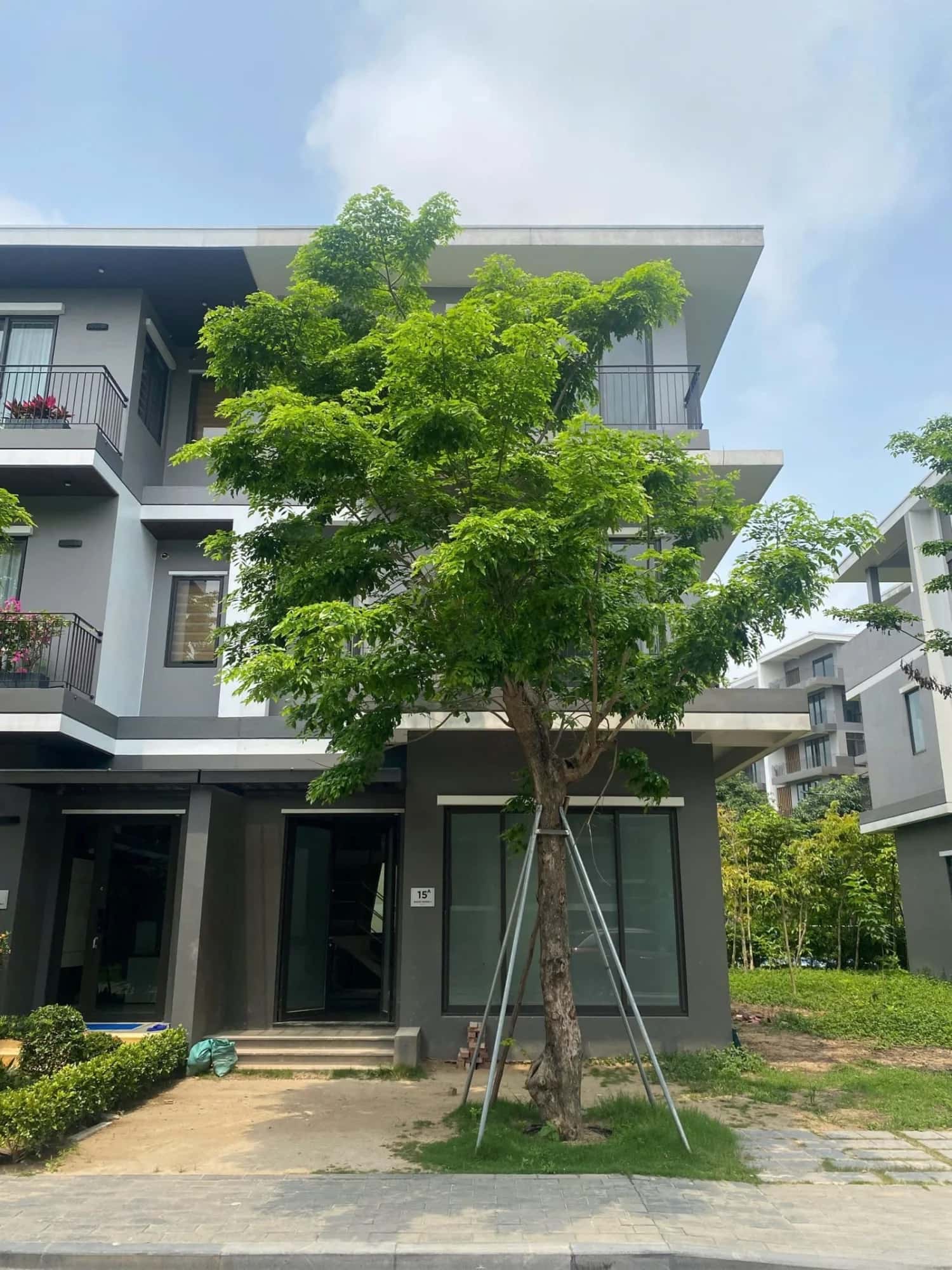 Bán nhà mặt tiền Eco Central Park, đường Nguyễn Sỹ Sách Thành phố Vinh, Nghệ An – 4 phòng ngủ, giá 8.6 tỷ