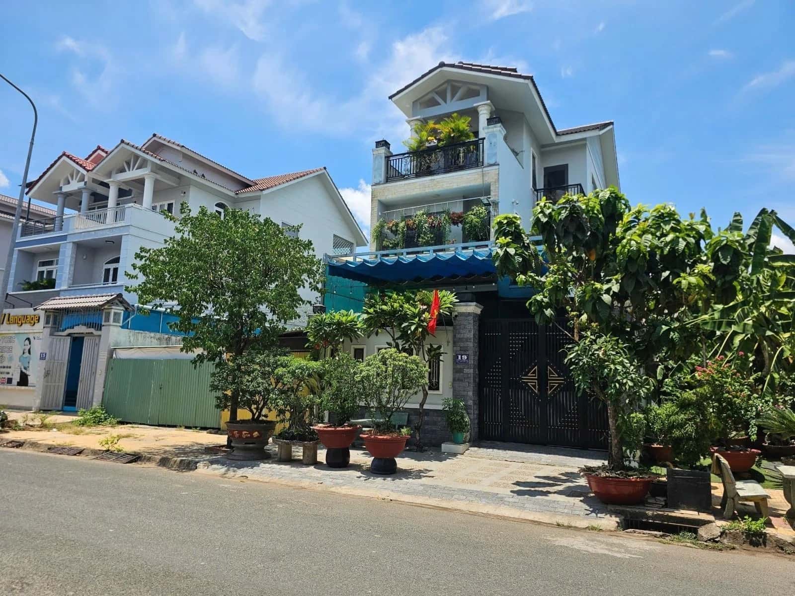 Bán nhà mặt tiền đường số 20 Quận 9, TP.HCM – 4 phòng ngủ, giá 19.3 tỷ