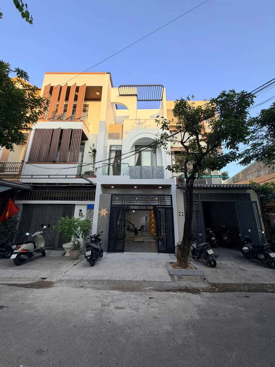 Bán nhà mặt tiền Cao Xuân Huy Quận Cẩm Lệ, TP. Đà Nẵng – 5 phòng ngủ, giá 10.8 tỷ