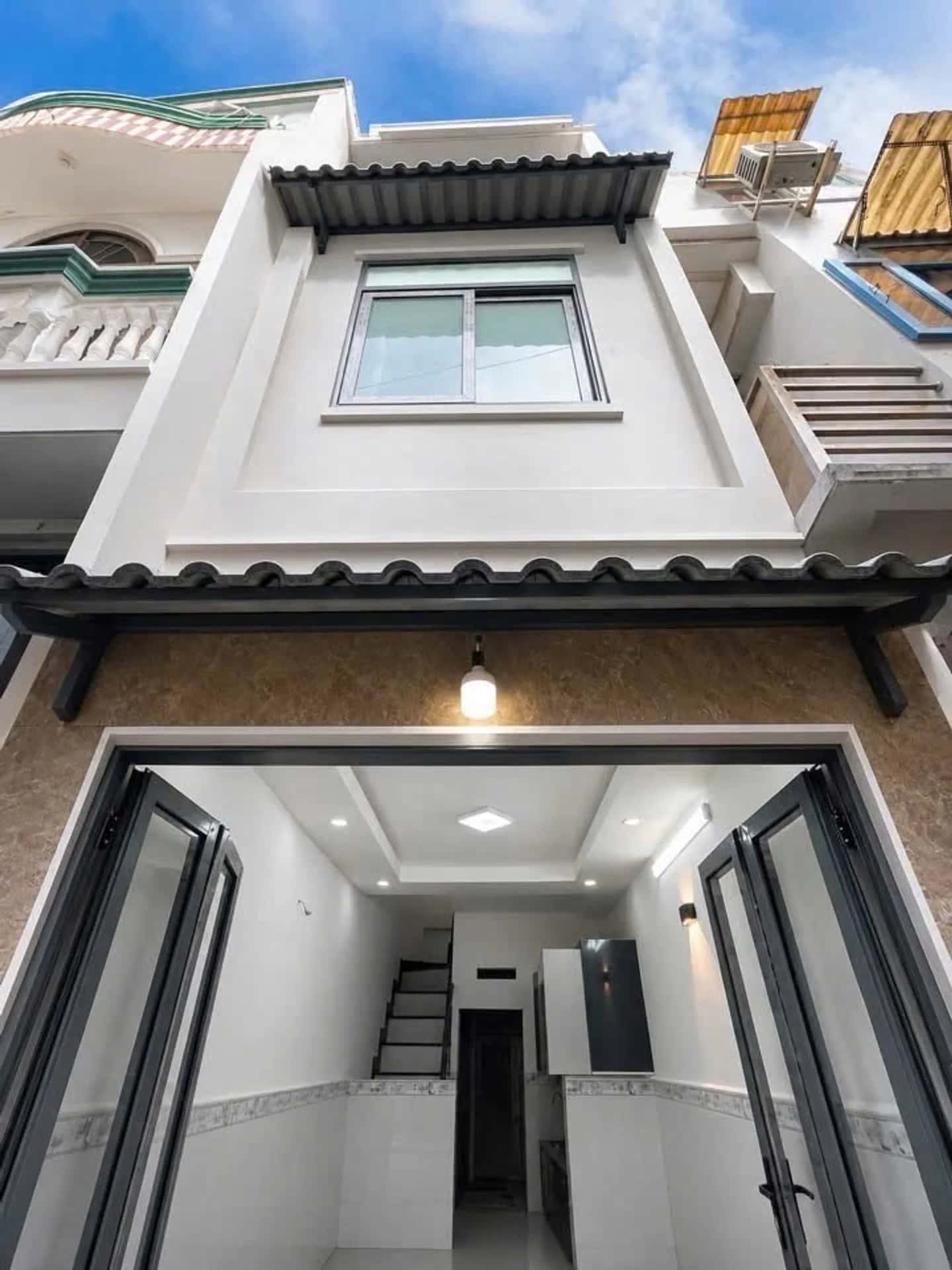Bán nhà mặt tiền Hoàng Diệu Quận 4, TP.HCM – 2 phòng ngủ, giá 2.8 tỷ