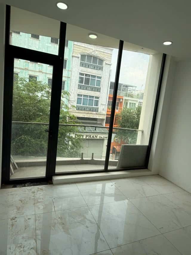 Cho thuê nhà mặt tiền sư vạn hạnh  Quận 10, TP.HCM – giá 10 triệu