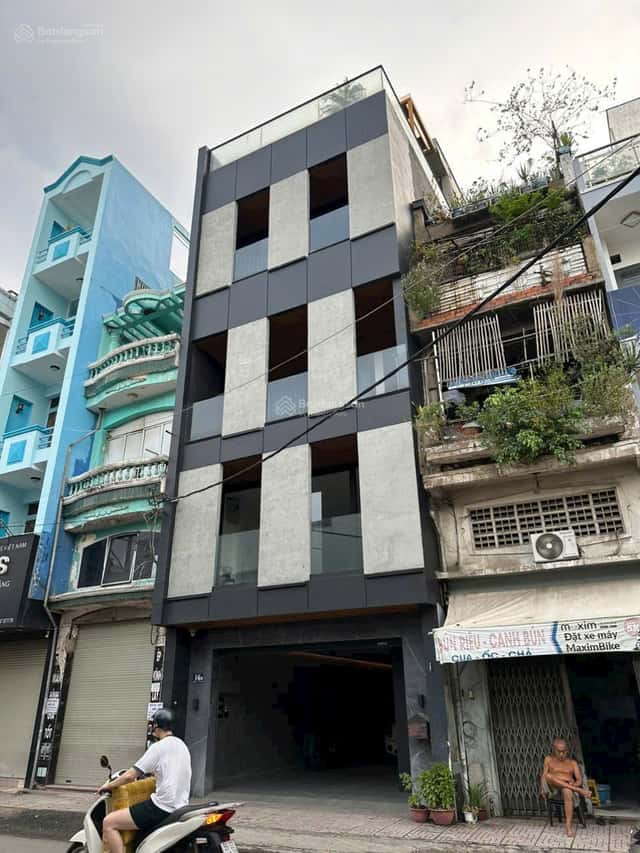 Bán nhà mặt tiền Đồng Đen Quận Tân Bình, TP.HCM – 6 phòng ngủ, giá 28 tỷ Bán nhà mặt tiền Đồng Đen Quận Tân Bình, TP.HCM – 6 phòng ngủ, giá 28 tỷ