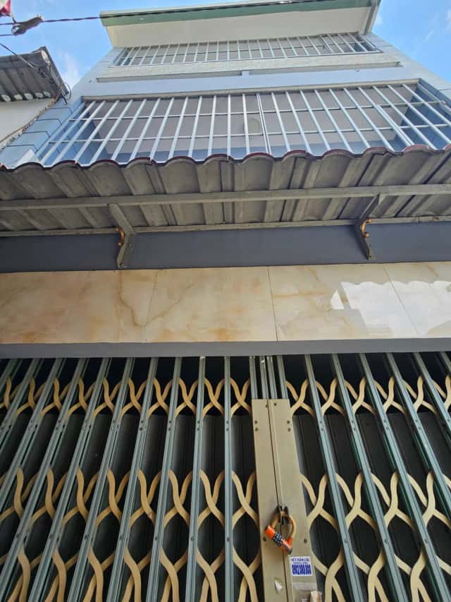 Bán nhà hẻm Ấp Chiến Lược, khu phố 3 Quận Bình Tân, TP.HCM – 2 phòng ngủ, giá 2.4 tỷ
