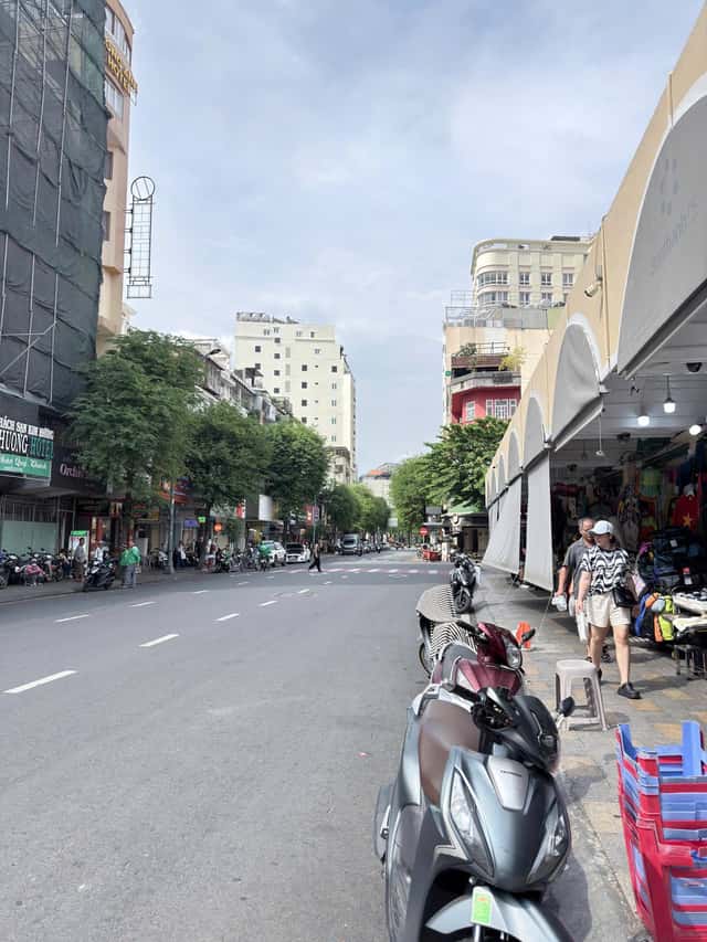 Bán nhà mặt tiền Lê Thánh Tôn Quận 1, TP.HCM – giá 175 tỷ Bán nhà mặt tiền Lê Thánh Tôn Quận 1, TP.HCM – giá 175 tỷ