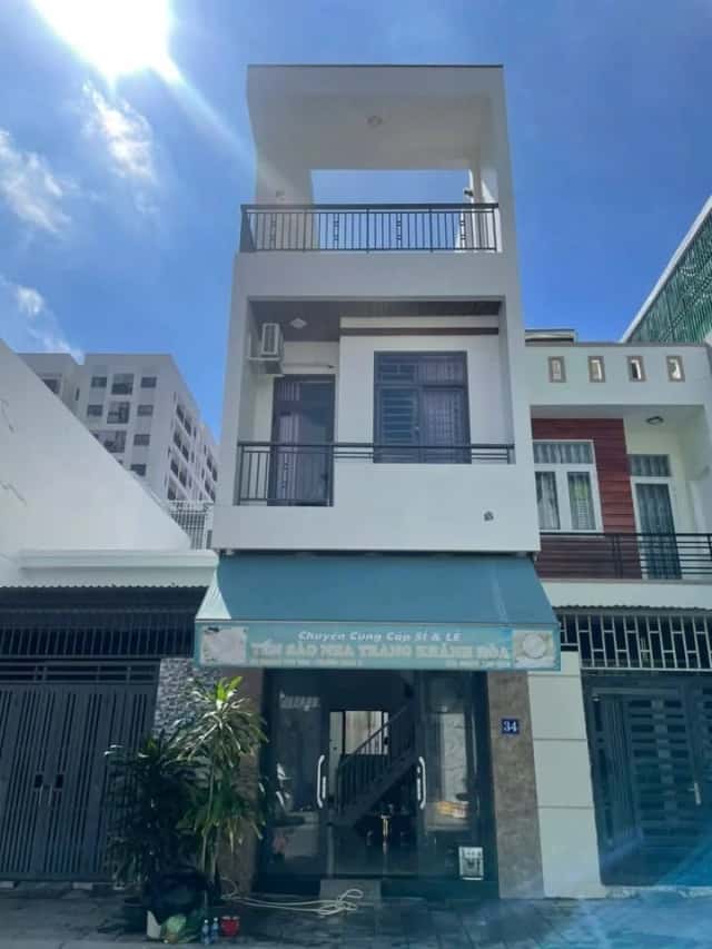 Bán nhà mặt tiền đường B10 VCN - Phước Long 2  Thành phố Nha Trang, Khánh Hòa – 3 phòng ngủ, giá 7 tỷ