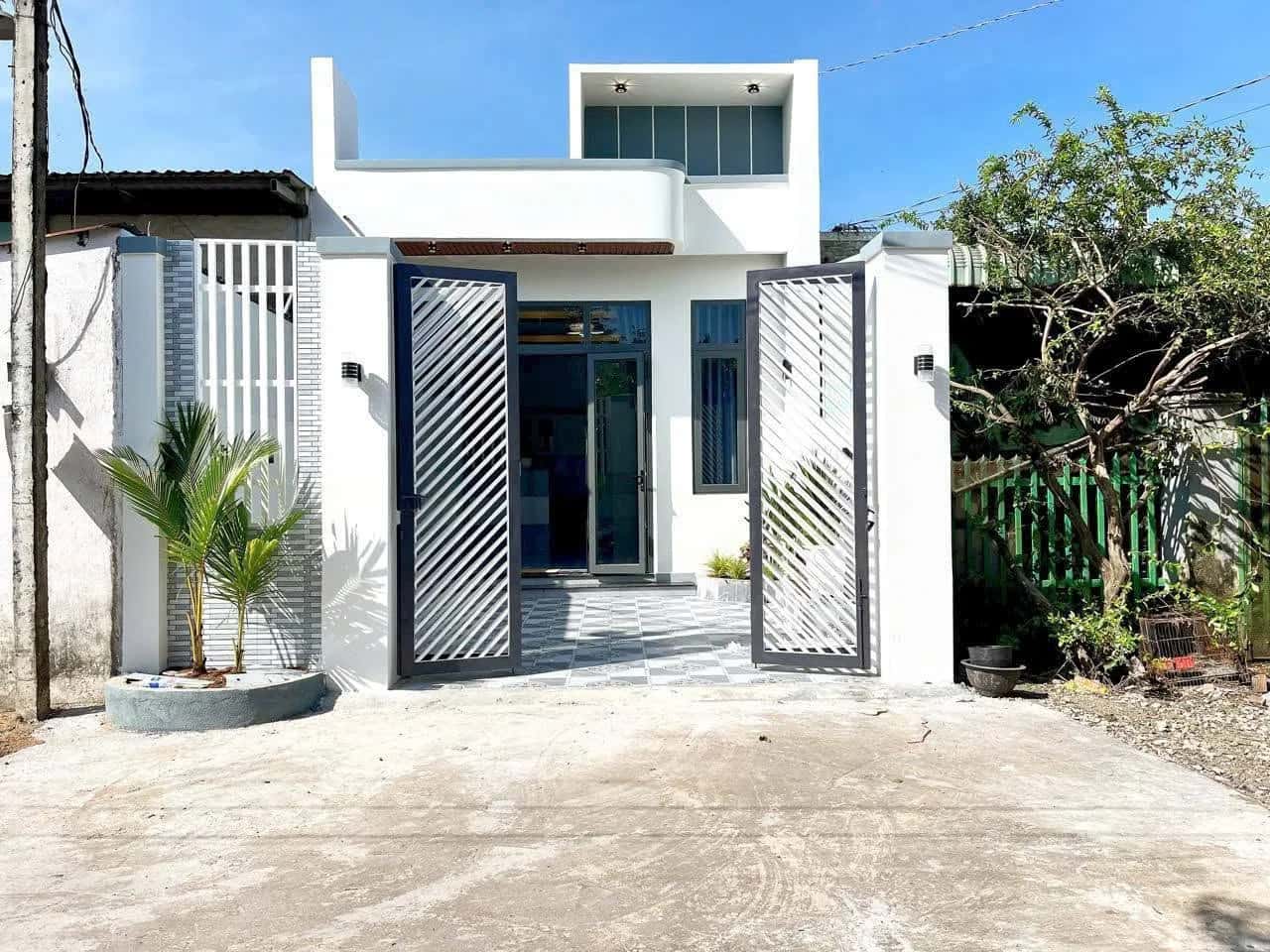 Bán nhà hẻm đường Hoa Vàng  Huyện Đức Hòa, Long An – 2 phòng ngủ, giá 1.9 tỷ