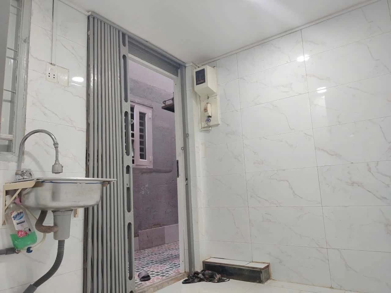 Bán nhà hẻm Lê Hồng Phong Quận 10, TP.HCM – 2 phòng ngủ, giá 1.8 tỷ