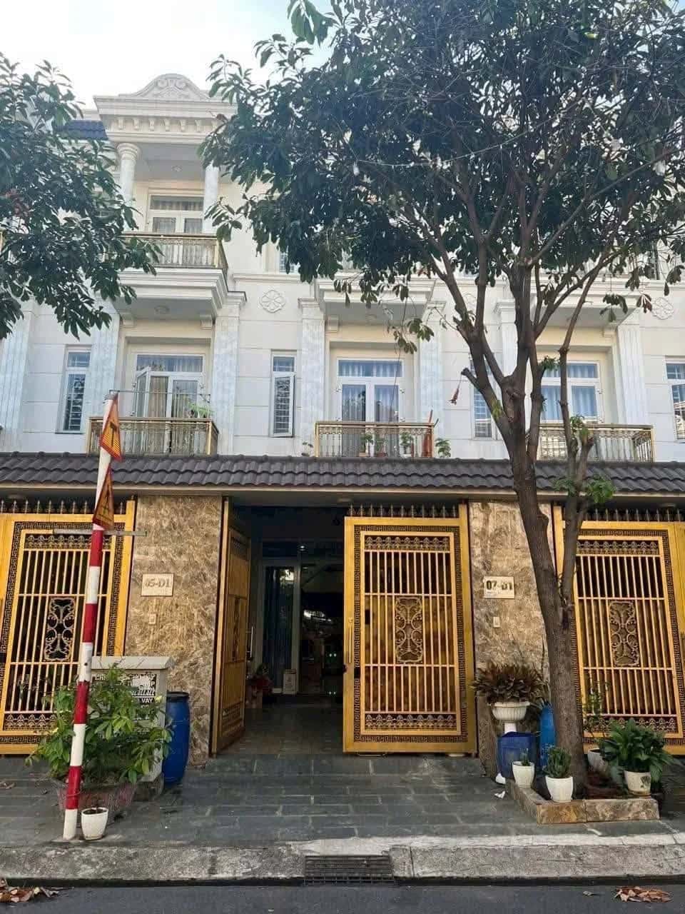 Bán nhà mặt tiền đường D1, Khu phố Tây A Thành phố Dĩ An, Bình Dương – 3 phòng ngủ, giá 7 tỷ