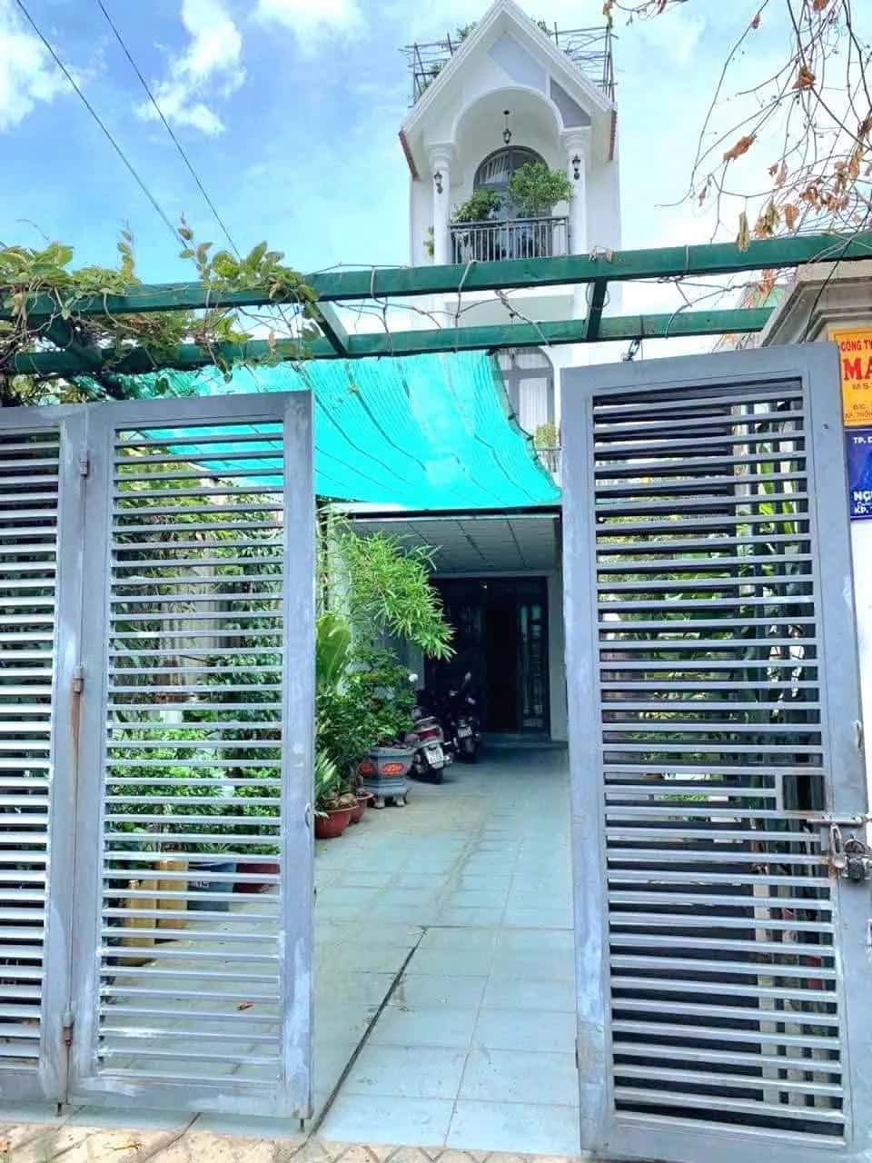 Bán nhà mặt tiền Đường Nguyễn Đức Thiệu Thành phố Dĩ An, Bình Dương – 13 phòng ngủ, giá 6.8 tỷ