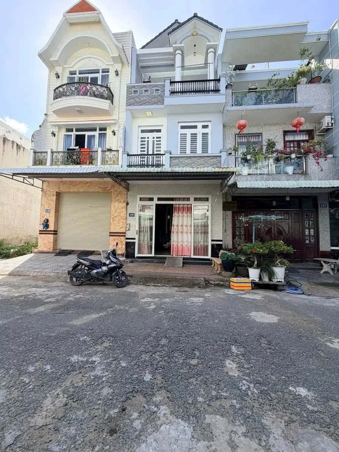 Bán nhà mặt tiền KDC Hưng Phú Quận Cái Răng, TP. Cần Thơ – 4 phòng ngủ, giá 4.4 tỷ
