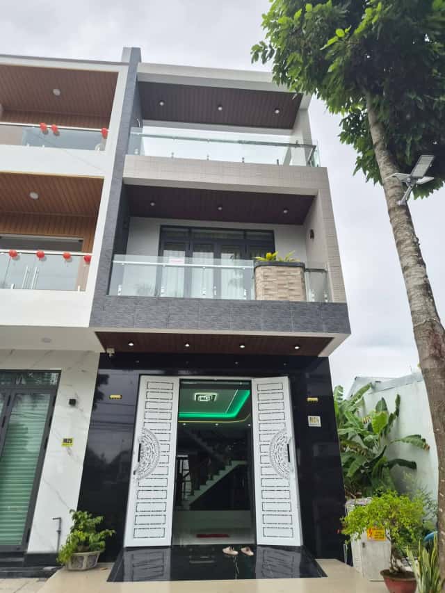 Bán nhà mặt tiền KDC Số 11, KĐT Nam Cần Thơ Quận Cái Răng, TP. Cần Thơ – 3 phòng ngủ, giá 5.4 tỷ