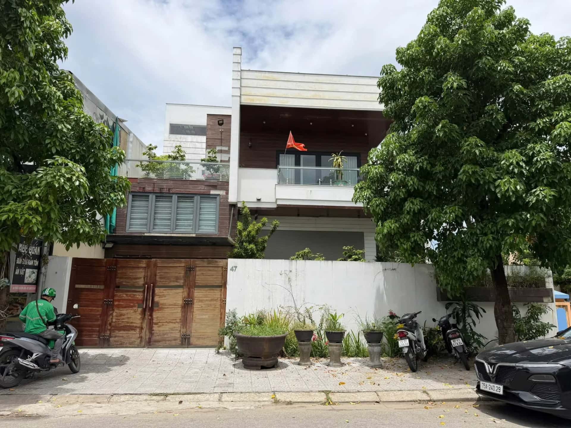 Bán nhà mặt tiền Trần Nguyên Đán Quận Phú Xuân, TP. Huế – 5 phòng ngủ, giá 14 tỷ