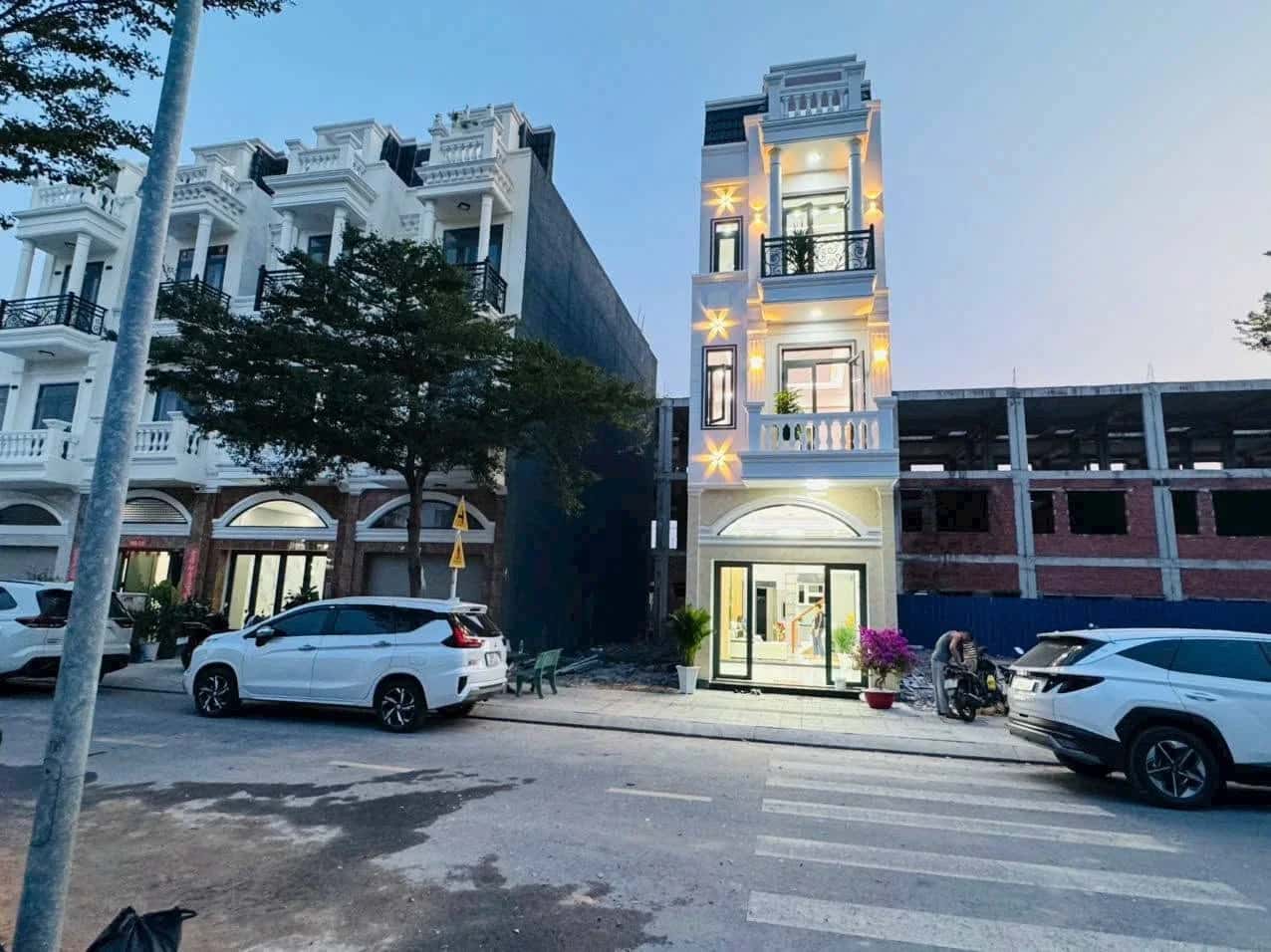 Bán nhà mặt tiền đường D1, kdc ICON CENTRAL Thành phố Dĩ An, Bình Dương – 4 phòng ngủ, giá 5.6 tỷ
