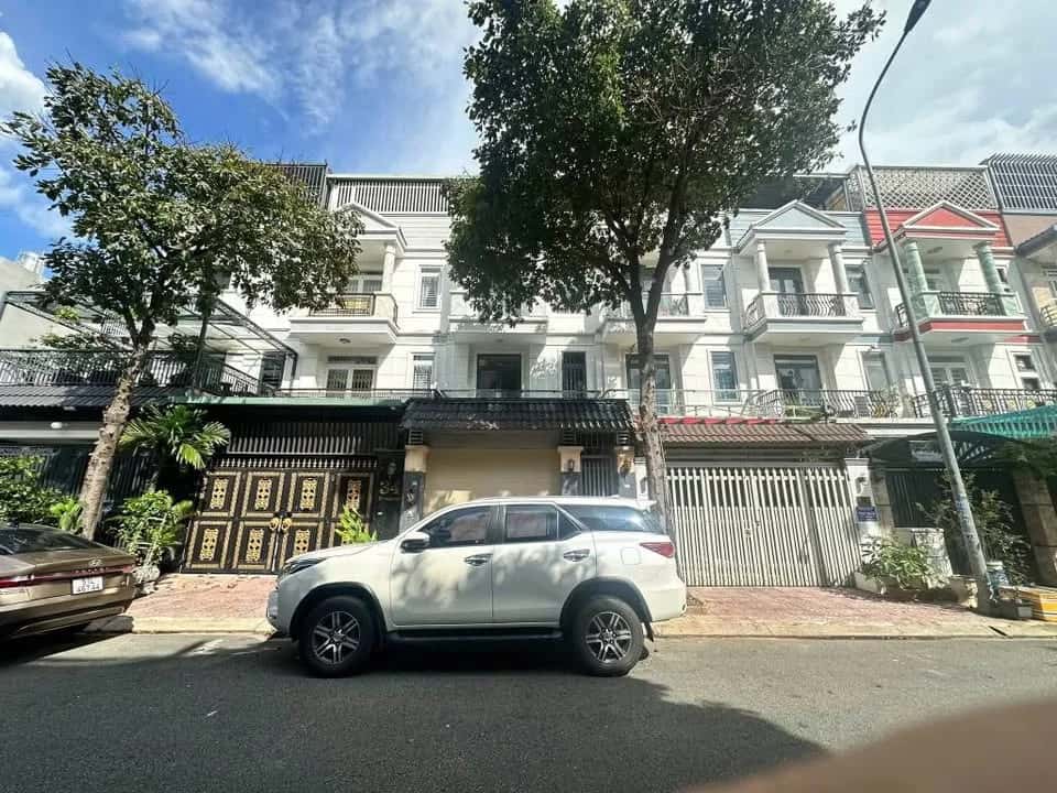 Bán nhà mặt tiền đường D2 Thành phố Thủ Dầu Một, Bình Dương – 3 phòng ngủ, giá 6.7 tỷ