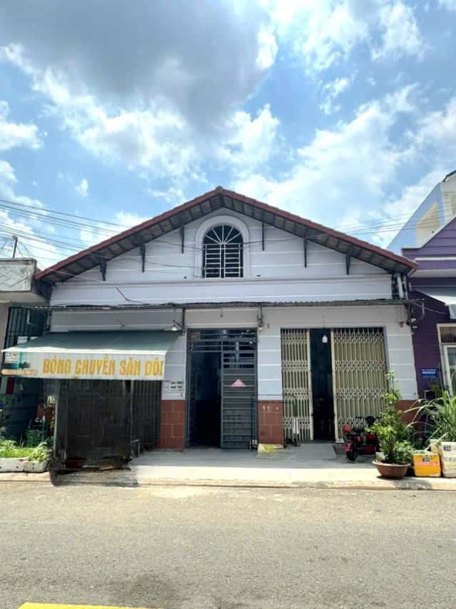 Bán nhà mặt tiền đường D25, KDC Việt Sing Thành phố Thuận An, Bình Dương – 9 phòng ngủ, giá 5.3 tỷ