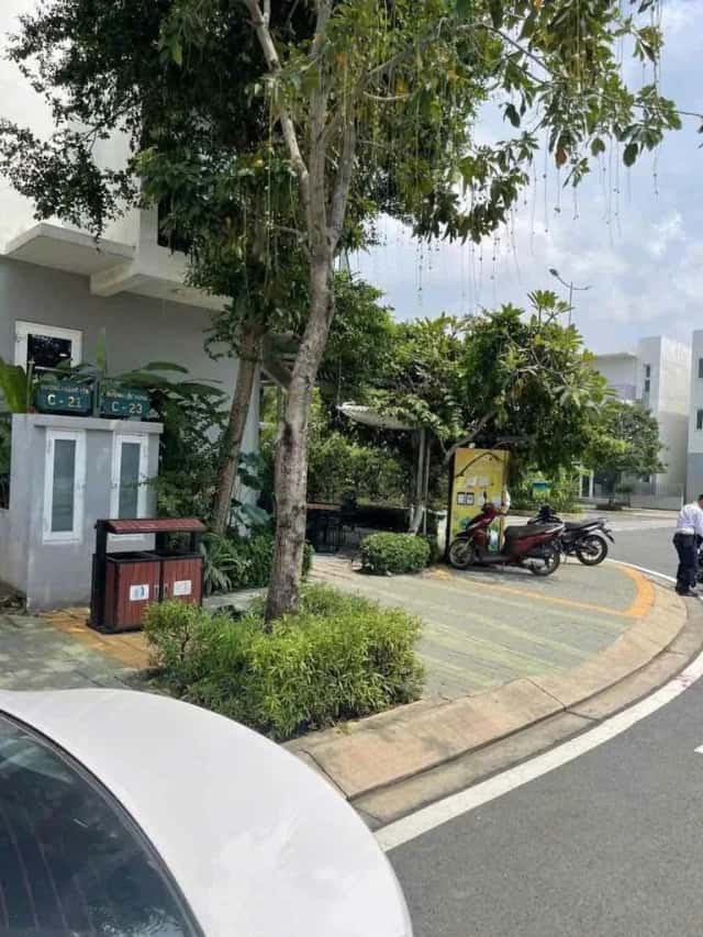 Bán nhà mặt tiền đường Đ4, khu đô thị Dragon Village Thành phố Thủ Đức, TP.HCM – 4 phòng ngủ, giá 15.2 tỷ