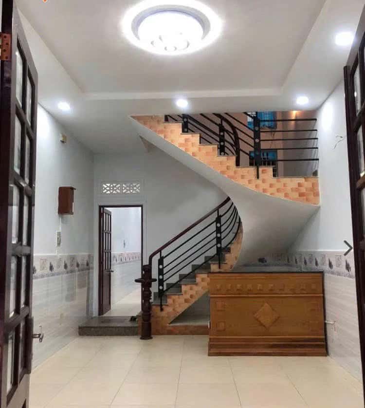 Bán nhà mặt tiền đường số 152 Cao Lỗ Quận 8, TP.HCM – 6 phòng ngủ, giá 15.5 tỷ