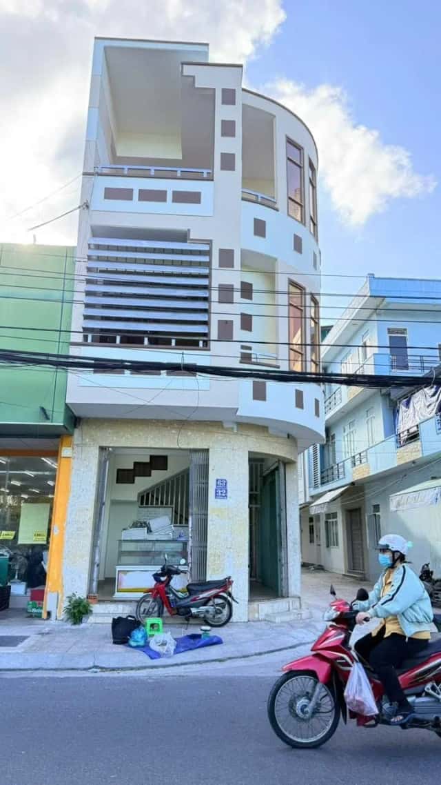 Bán nhà mặt tiền Trường Sa Thành phố Nha Trang, Khánh Hòa – 7 phòng ngủ, giá 15.5 tỷ