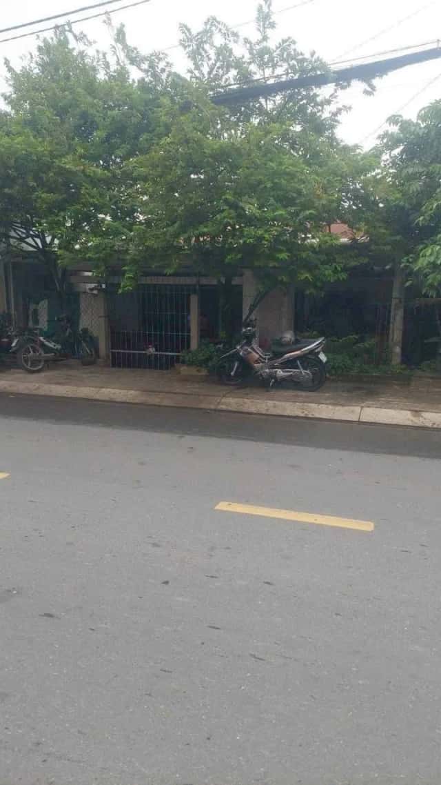 Bán nhà mặt tiền Nguyễn Thị Ngâu Huyện Hóc Môn, TP.HCM – 1 phòng ngủ, giá 6.2 tỷ Bán nhà mặt tiền Nguyễn Thị Ngâu Huyện Hóc Môn, TP.HCM – 1 phòng ngủ, giá 6.2 tỷ