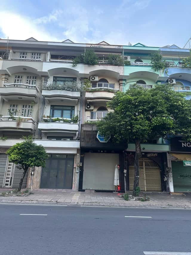 Bán nhà hẻm Hoàng Việt Quận Tân Bình, TP.HCM – giá 75 tỷ Bán nhà hẻm Hoàng Việt Quận Tân Bình, TP.HCM – giá 75 tỷ