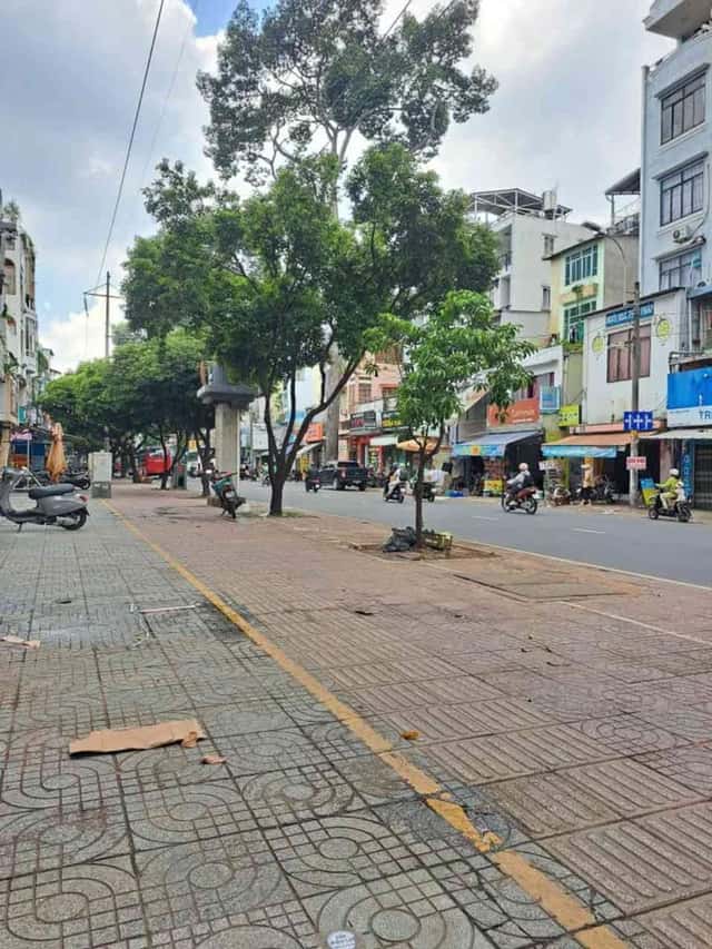 Bán nhà mặt tiền Hùng Vương Quận 5, TP.HCM – 2 phòng ngủ, giá 40 tỷ