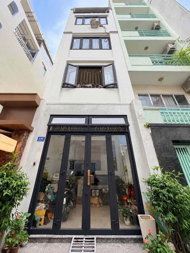 Bán nhà mặt tiền Đinh Công Tráng Quận 1, TP.HCM – 9 phòng ngủ, giá 19.5 tỷ