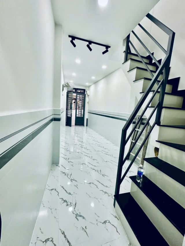 Bán nhà hẻm Đường Nguyễn Thị Tần Quận 8, TP.HCM – 2 phòng ngủ, giá 2.5 tỷ