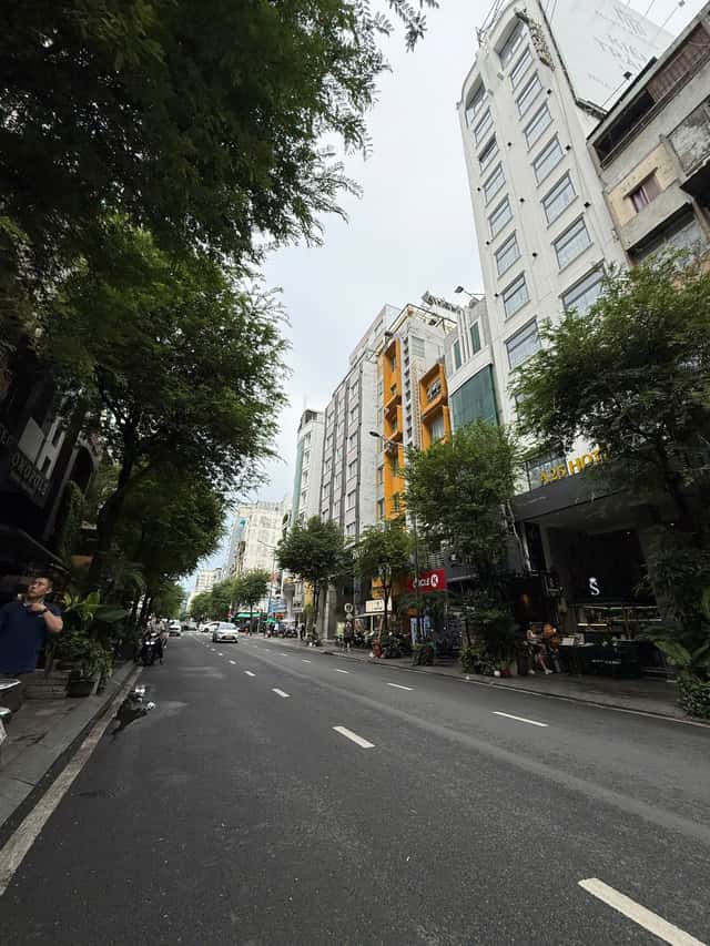 Bán nhà mặt tiền Lê Thánh Tôn Quận 1, TP.HCM – giá 300 tỷ
