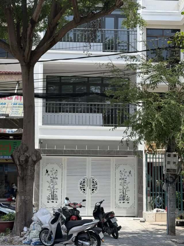 Cho thuê nhà mặt tiền Trương Công Định Vũng Tàu, TP.HCM – 8 phòng ngủ, giá 38 triệu Cho thuê nhà mặt tiền Trương Công Định Vũng Tàu, TP.HCM – 8 phòng ngủ, giá 38 triệu