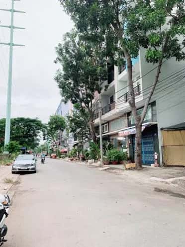 Cho thuê nhà mặt tiền Tam Đảo Quận 10, TP.HCM – 6 phòng ngủ, giá 40 triệu