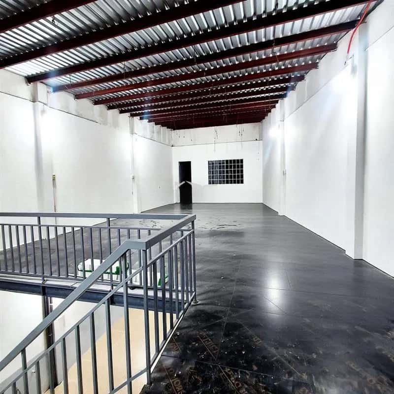 Cho thuê nhà mặt tiền Đường Nguyễn Ảnh Thủ Quận 12, TP.HCM – 4 phòng ngủ, giá 15 triệu