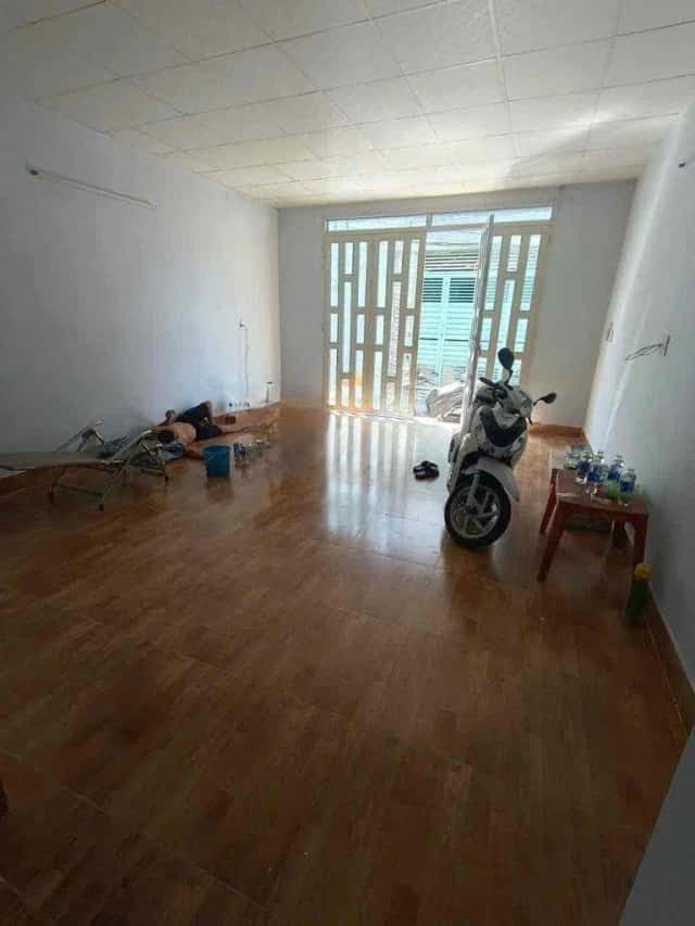 Cho thuê phòng trọ Đường Lê Trọng Tấn Tân Phú, TP.HCM – 3 phòng ngủ, giá 7.5 triệu