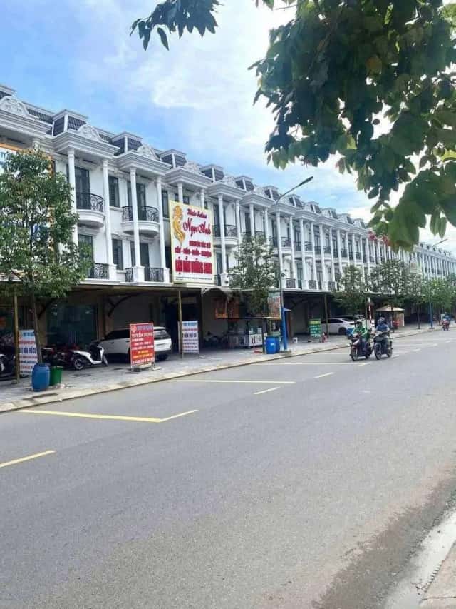 Cho thuê BĐS khác Nguyễn Thị Khắp Dĩ An, TP.HCM – 4 phòng ngủ, giá 10 triệu Cho thuê BĐS khác Nguyễn Thị Khắp Dĩ An, TP.HCM – 4 phòng ngủ, giá 10 triệu