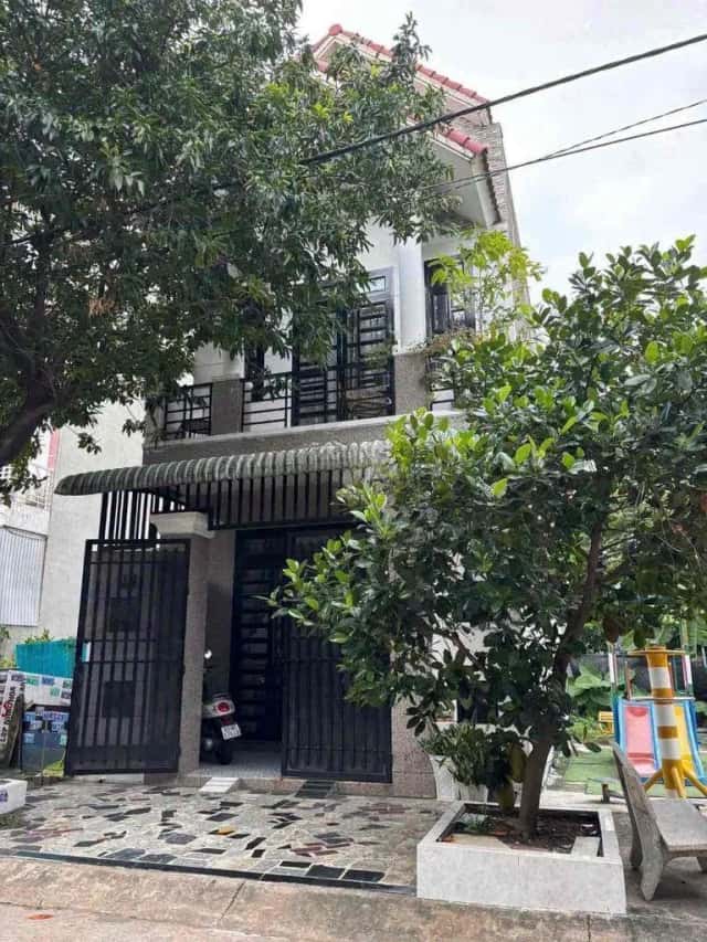 Cho thuê nhà hẻm Dĩ An, Binh Duong – 2 phòng ngủ, giá 10 triệu Cho thuê nhà hẻm Dĩ An, Binh Duong – 2 phòng ngủ, giá 10 triệu
