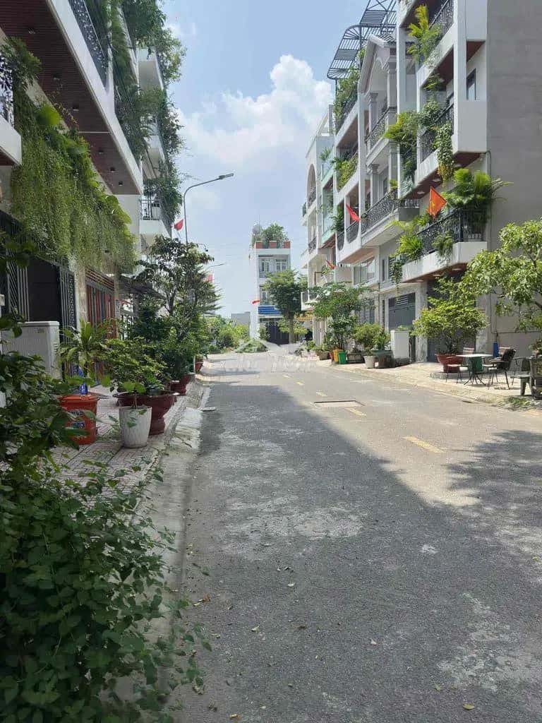 Cho thuê nhà hẻm Đường Thạnh Xuân 21 Quận 12, TP.HCM – 5 phòng ngủ, giá 15 triệu