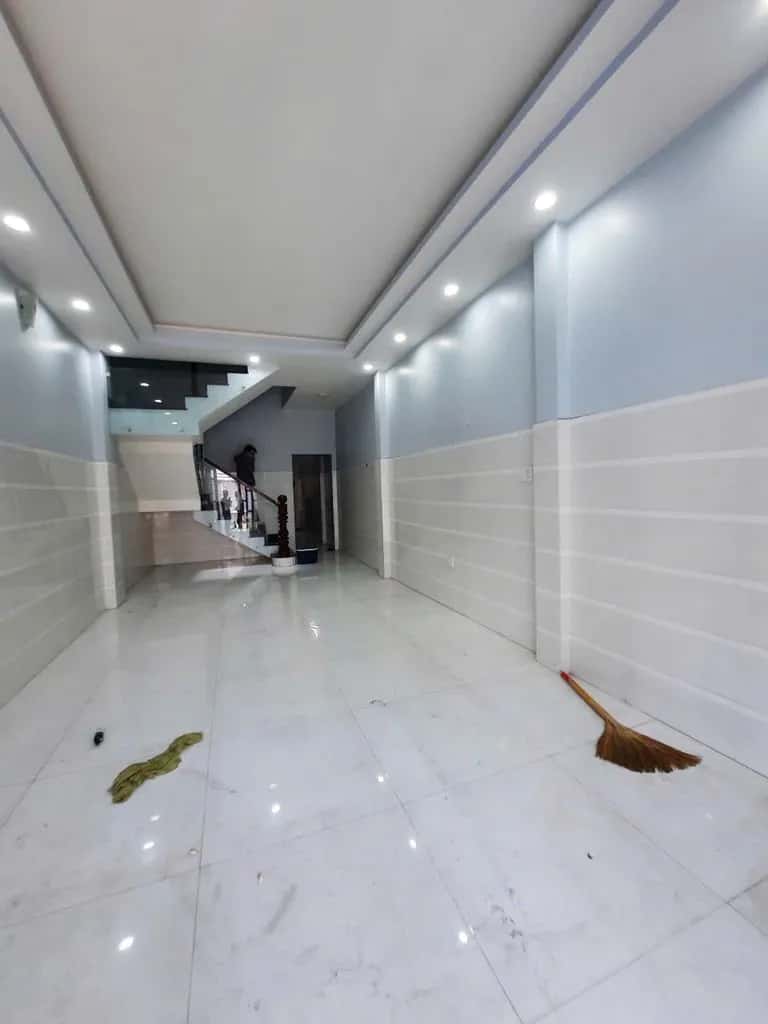 Cho thuê nhà mặt tiền Đường Quận 6, TP.HCM – 5 phòng ngủ, giá 20 triệu